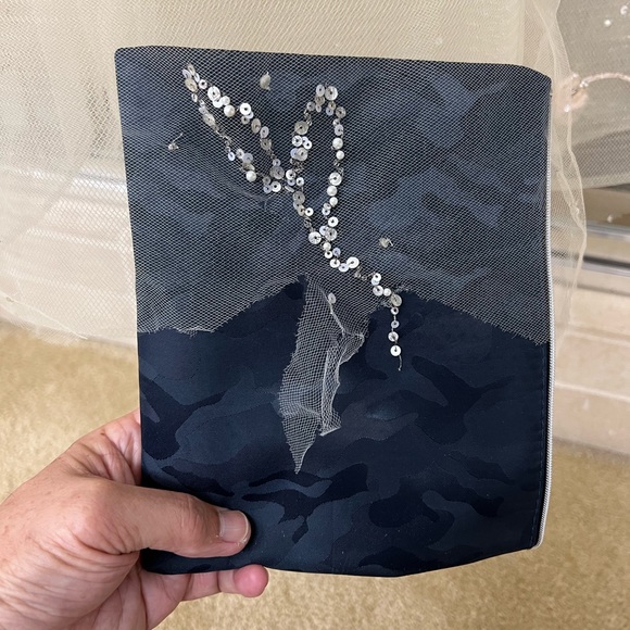 Oscar de La Renta gown - Picture 10 of 10